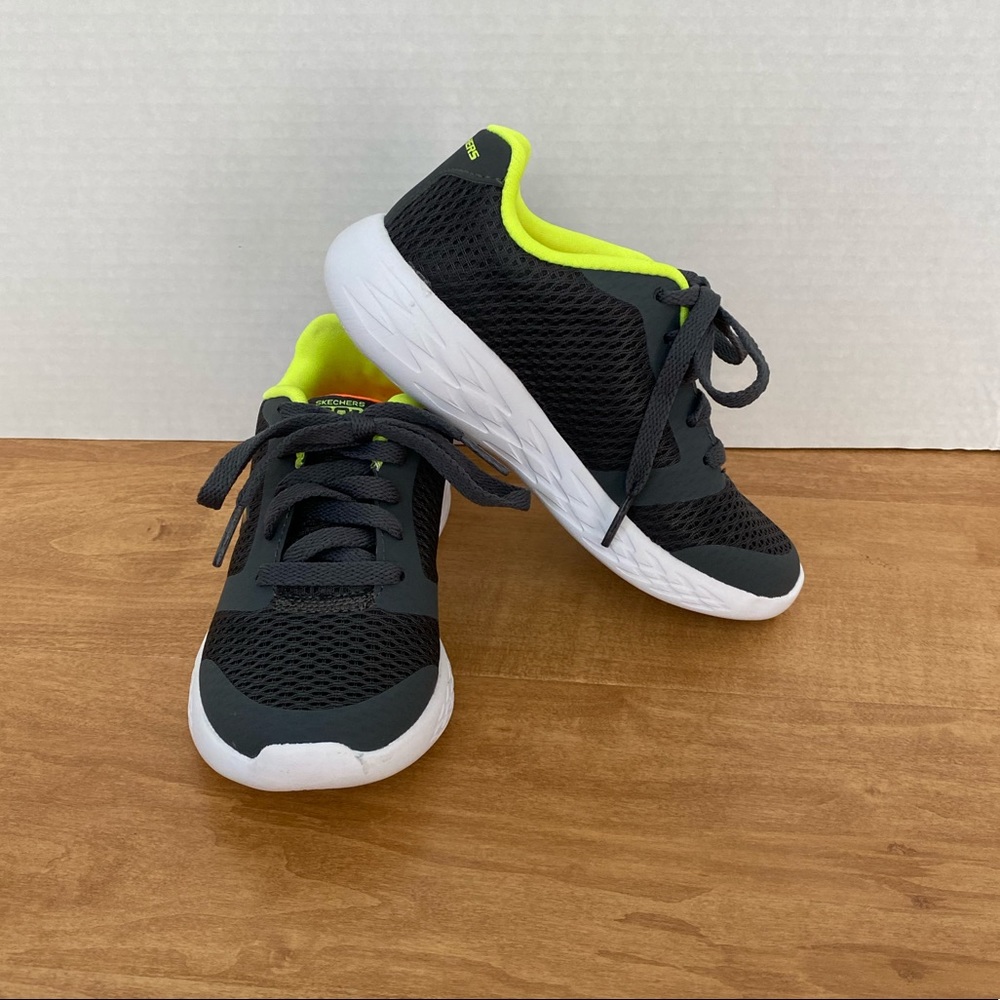 Skechers GoRun | Boys Sneakers Size 12 NWOT